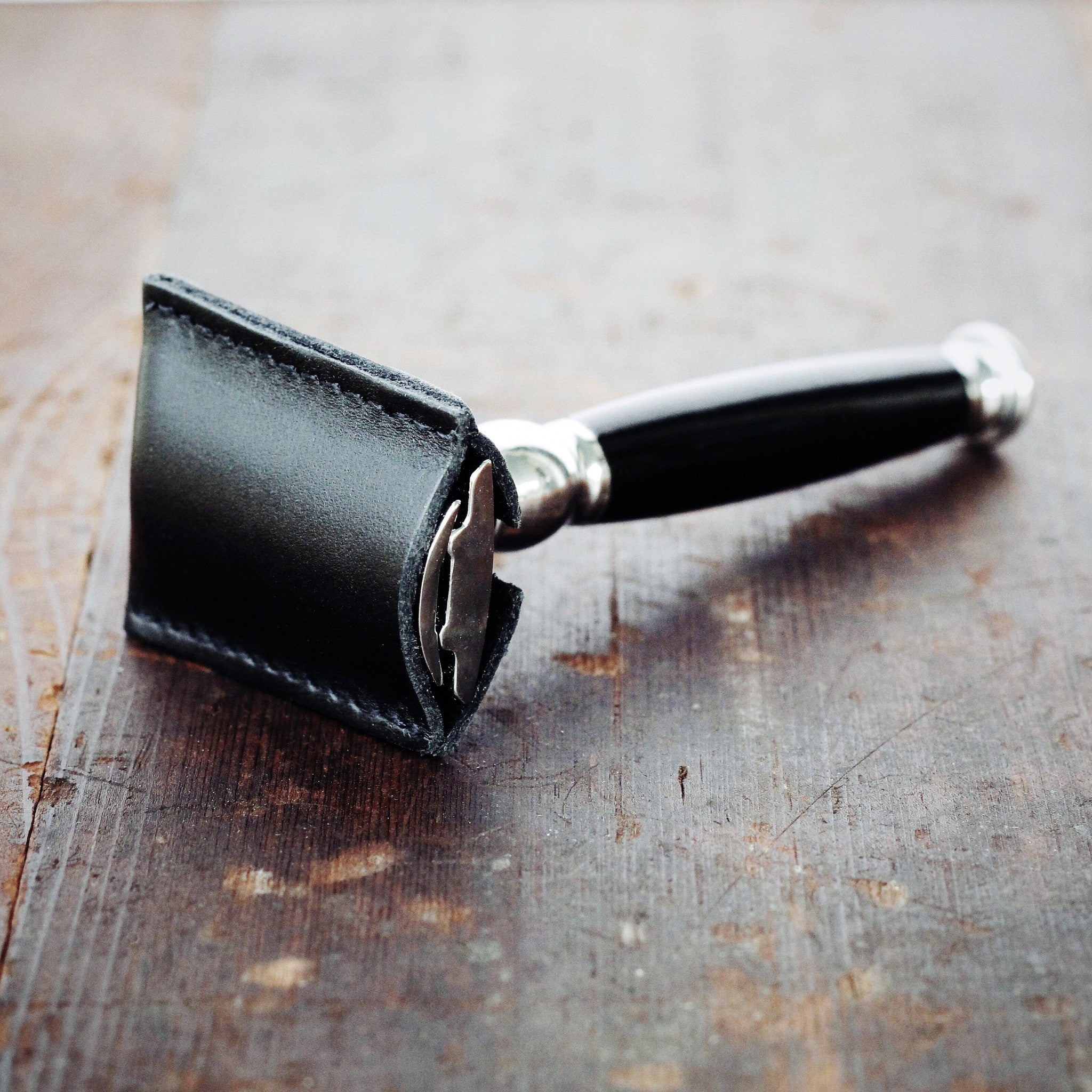 Guard Razor Sovercap Leather Safety Razor Cover – CRUX Supply Co.